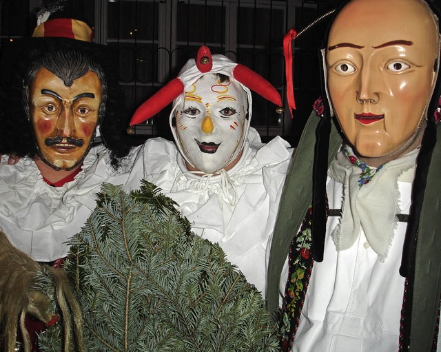 Narrenfiguren aus Einsiedeln: von links Mummerie, Hrelibajass und Johee.  | Foto: Privat