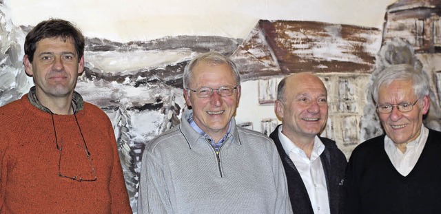 Der neue und alte Vorstand des Fotokre...elzer und Gnter Craemer (von links).   | Foto: Antje Gessner