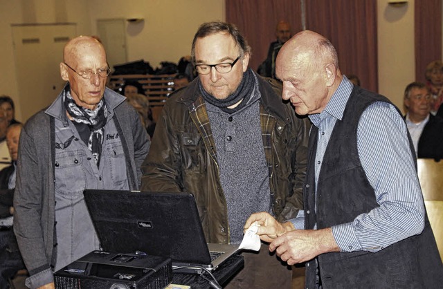 Fr einen spannenden Abend zum Thema K...ildungswerkes Egon Ebner (von links).   | Foto: Manfred Dinort