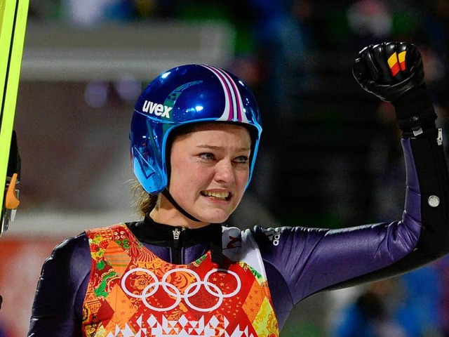 Die Siegerin Carina Vogt weinte vor Freude.  | Foto: AFP