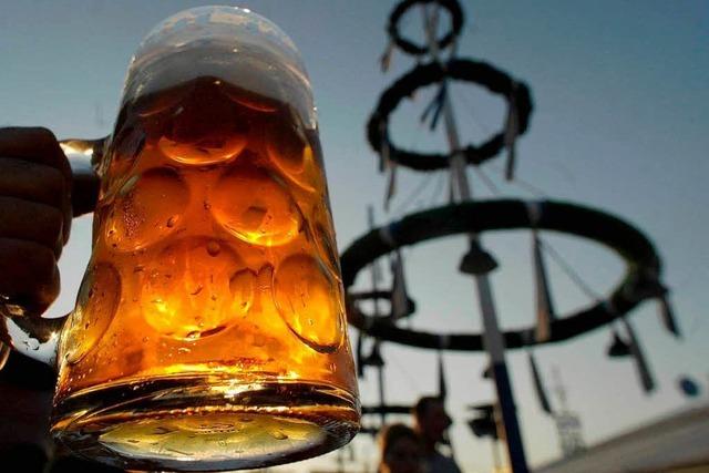 Gericht: Besuch einer Lehrerin im Bierzelt ist 