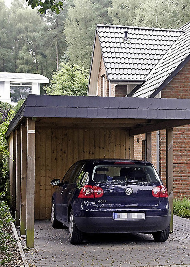 Beliebte Alternative zur Garage: ein Carport  | Foto: dpa-tmn