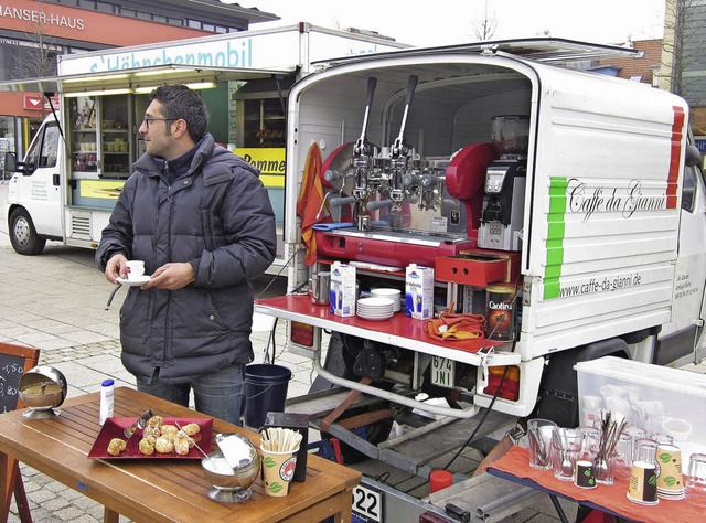 Caff da Gianni: Barista Gianluigi Palma auf dem Bad Krozinger Bahnhofsplatz   | Foto: Susanne Mller