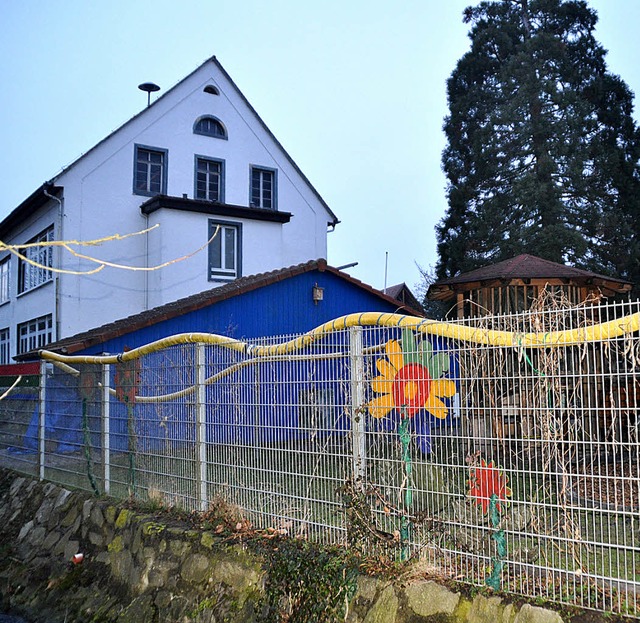 Dort, wo  frher  Kinder des Kindergar...n drei neue Wohnhuser gebaut werden.   | Foto: Julius Steckmeister