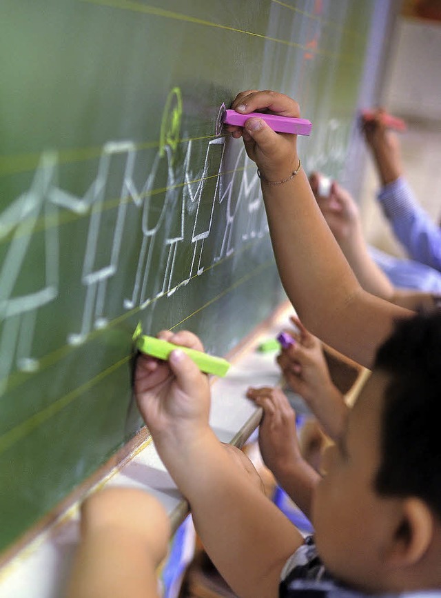 Jung sind an Freiburgs Schulen fast nu...rgleich so alt sind, hat  berrascht.   | Foto: dpa