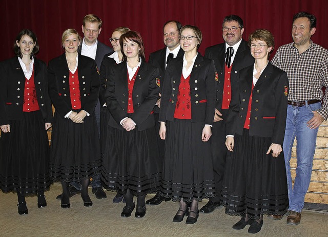 Das neue Vorstandsteam der Oberbergene...e Engagement im Verein ausgezeichnet.   | Foto: Herbert Binninger