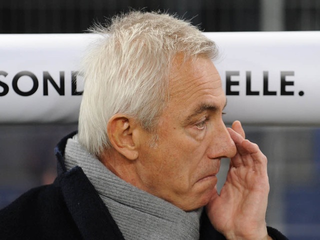 Letzte Chance gegen Braunschweig: Noch-HSV-Trainer Bert van Marwijk  | Foto: AFP