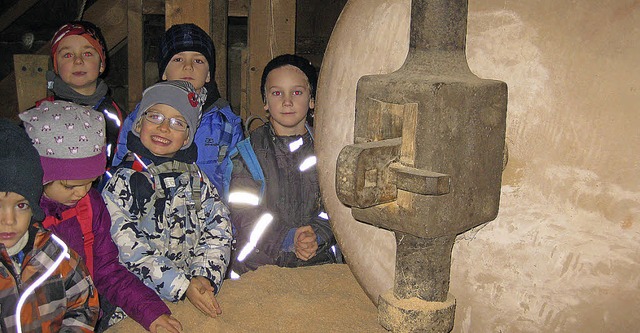 Im Mhlenmuseum lernten  Kinder, wie frher aus Getreide Mehl gewonnen wurde.  | Foto: Jrg Schimanski