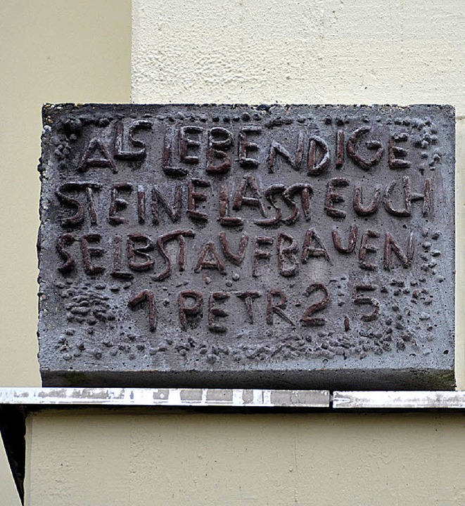 Bekommt eine neue Bedeutung angesichts der Abrisspläne: Tafel an St. Martin.   | Foto: Burgmaier