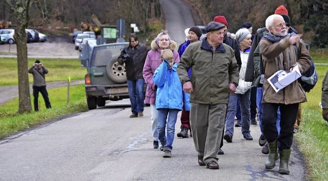 Eng, gewlbt und beschdigt  ist die S...i der Begegnung von Fugnger und Pkw.  | Foto: Jahn