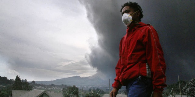 Eine riesige Aschewolke breitet sich ber Ostjava aus.   | Foto: afp