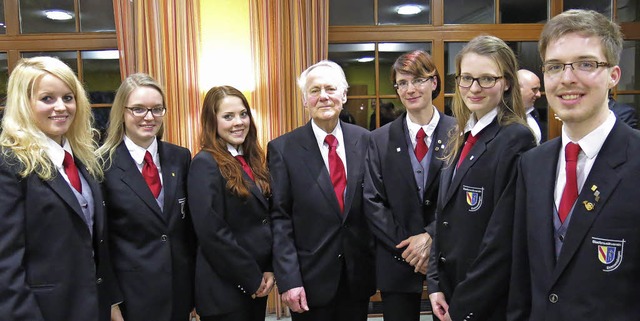 Gelungener Generationswechsel: Eberhard Hiss inmitten des Nachwuchses  | Foto: Georg Vo