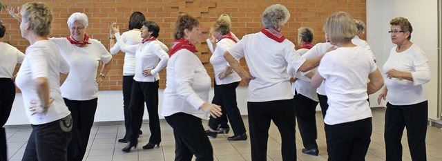 In Aktion trat bei dem frhlichen Tref...auch eine Tanzgruppe des Turnvereins.   | Foto: O. Faller