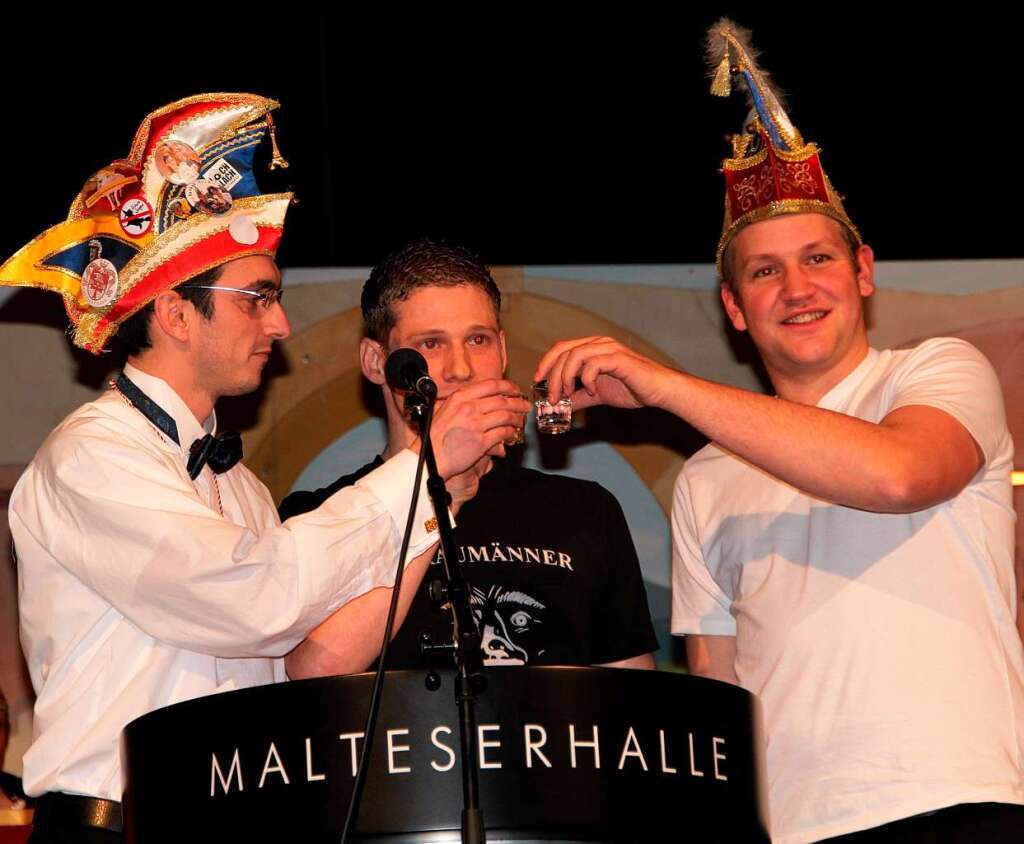 Jungfunken Thomas Widmann und Raphael Hfler mit Prinz Matthias III. (rechts)