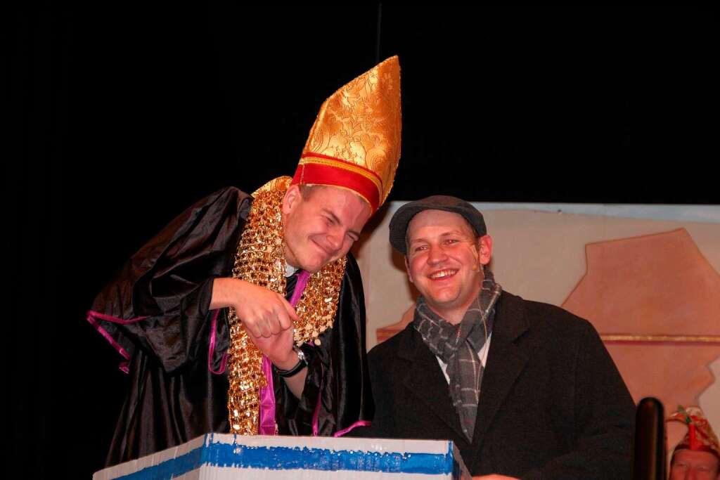 Benjamin Hfler als Pfarrer Eisele und Matthias Schmid als Detektiv.