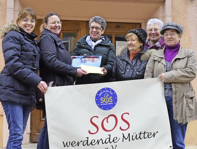 Petra Breitenfeldt (Dritte von links) ...s &#8222;SOS  werdende Mtter&#8220;.   | Foto: rita reiser