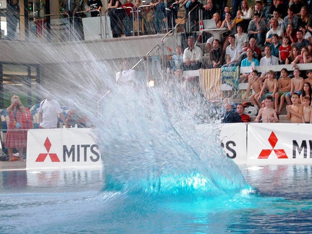 Fr gigantische Wasserfontnen sorgen ... bei der &#8222;Arschbomben-WM&#8220;   | Foto: Thomas Kuntz