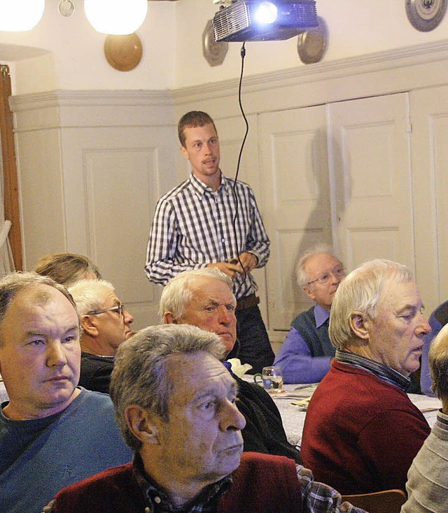 Weinbauberater Steffen Renz referierte beim Winzerkreis.   | Foto: Franz