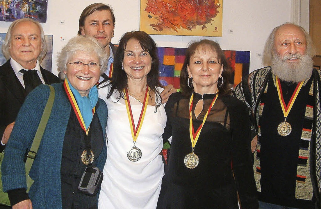 Strahlende Goldmedaillen-Gewinner des ...in der Bad Säckinger Villa Berberich    | Foto: Roswitha Frey