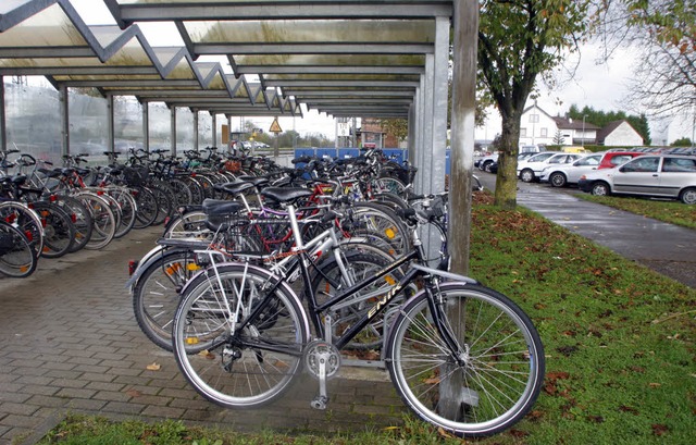 Am Bahnhof sollen zustzliche Fahrradboxen installiert werden.  | Foto: Heidi Foessel