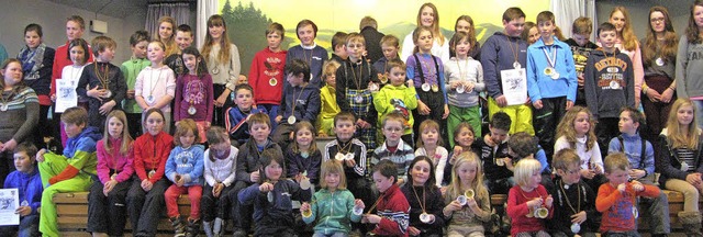 Die erfolgreichsten Wintersportler des Kinderskifestes in Bernau.  | Foto: Ulrike Spiegelhalter