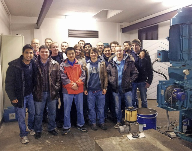 Die internationalen Studierenden ECM3 ...m Turbinenhaus der Stadtwerke Elzach.   | Foto: Privat