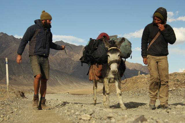 Eingeschneit im Pamir-Gebirge (3)