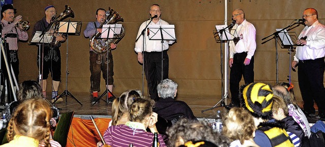 Die Biehlikrakehlis nebst Biergartenmusik waren Garanten fr beste Stimmung.   | Foto: Jrgen Schweizer