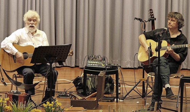 Kongeniales Duo: Der Liedermacher Ren...und  sein Gitarrist  Jean-Paul Distel   | Foto: Adelbert Mutz