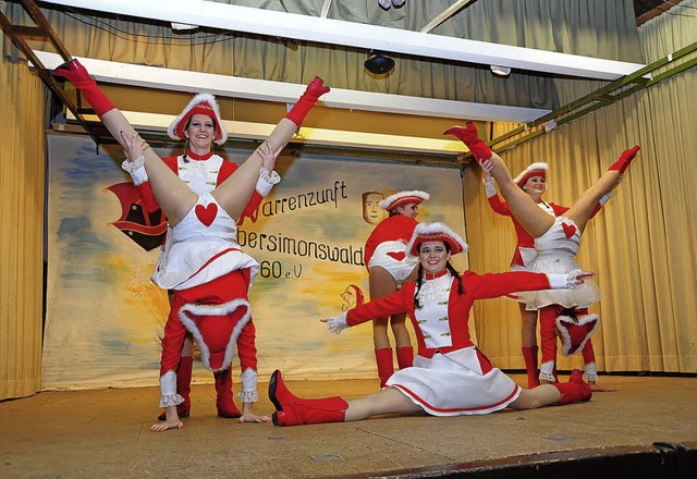 Die Mdchen vom Ballett zeigt viel Bei...die Wollsau auf dem groen Bauernhof.   | Foto: Horst Dauenhauer