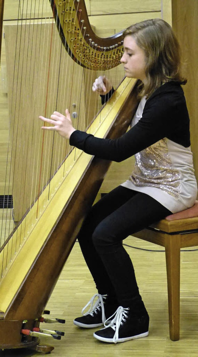 Preistrgerin Natalie Deusch an der Harfe.   | Foto: Antje Gessner