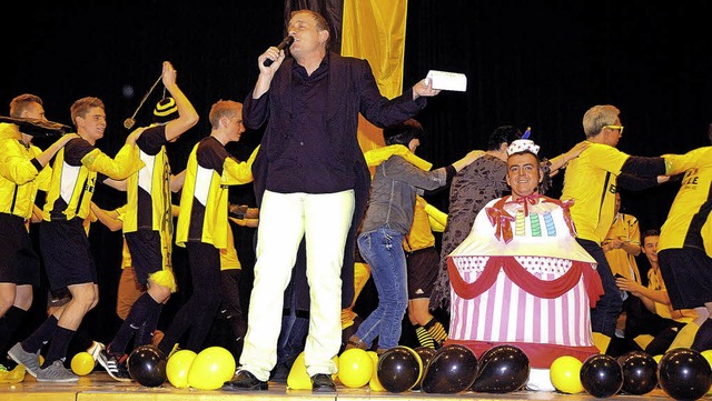 Alex Fischer als Gesangsstar sowie Pet...beim Kappenabend des Sportclubs Wyhl.   | Foto: Jrgen Schweizer