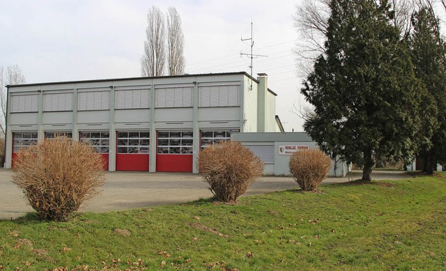 Das Btzinger Feuerwehrgertehaus soll...e rund 2,5 Millionen Euro investieren.  | Foto: horst david