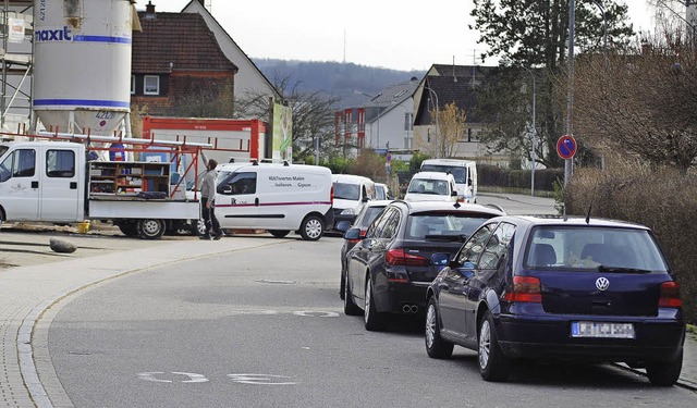 Die Parkpltze rechts sollen knftig w...orfer Strae in Haagen zu verbessern.   | Foto: Thomas Loisl Mink