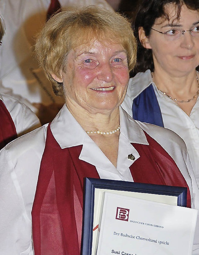 40 Jahre Gesang: Susi Caspari durfte  ...n Chores Grimmelshofen entgegennehmen.  | Foto: Jutta Binner-Schwarz