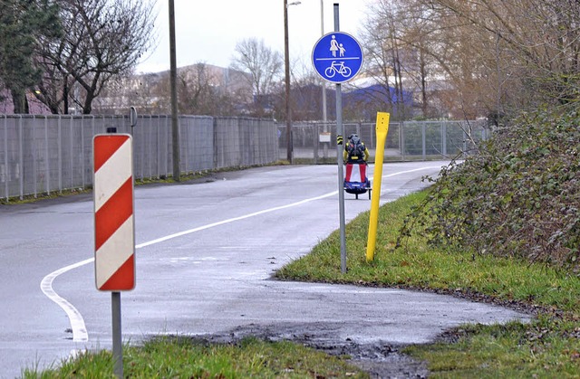 Blick auf den Radweg in der Kchlinstr...G Velo als gefhrlich angesehen wird.   | Foto: Martin Eckert