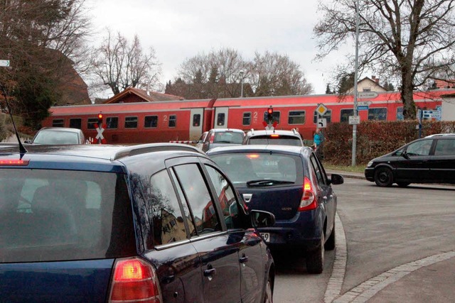 Kommt der Zug, steht der Verkehr.  | Foto: Joachim Frommherz