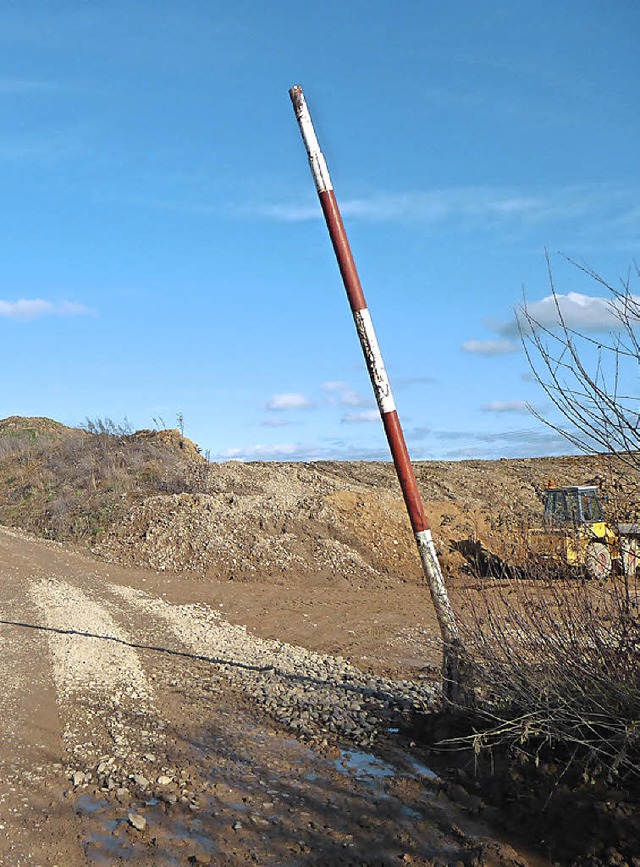 Einst Kiesgrube, knftig ein Biotop: der aufgeschttete Hgel beim Gewerbepark.  | Foto: Anne Freyer