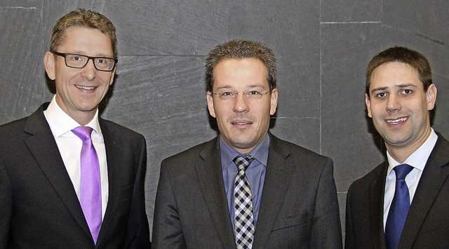 Zufrieden: Vorstandsmitglied Rainer Li...irektor Christian Eschbach (von links)  | Foto: ZVG