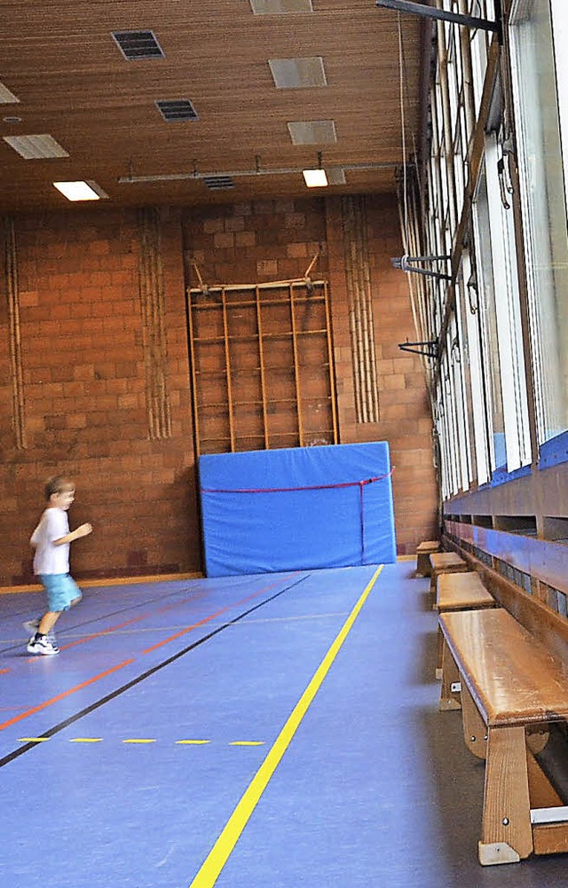 Die lteste Mehrzweckhalle  steht in Karsau. Es gibt weiter Sanierungsbedarf.   | Foto: Martina Proprenter