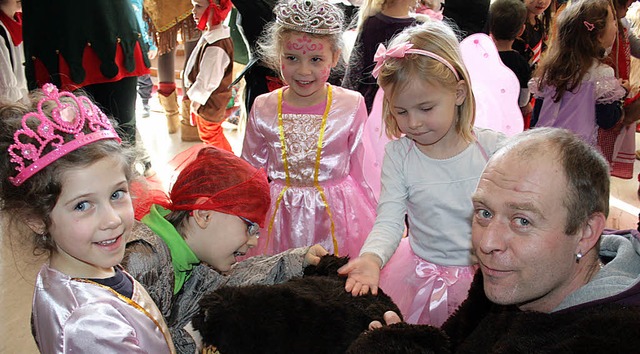 Ein Br zum Streicheln: ein spannendes...Nachwuchs  im Kindergarten Klostermatt  | Foto: elia ramsteck