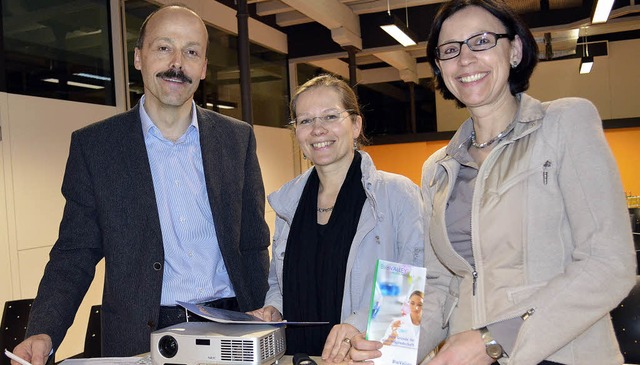 Stephan Fasler von der Exquiron Biotec... Innocel, und Susanne Daniel (rechts)   | Foto: Britta Wieschenkmper