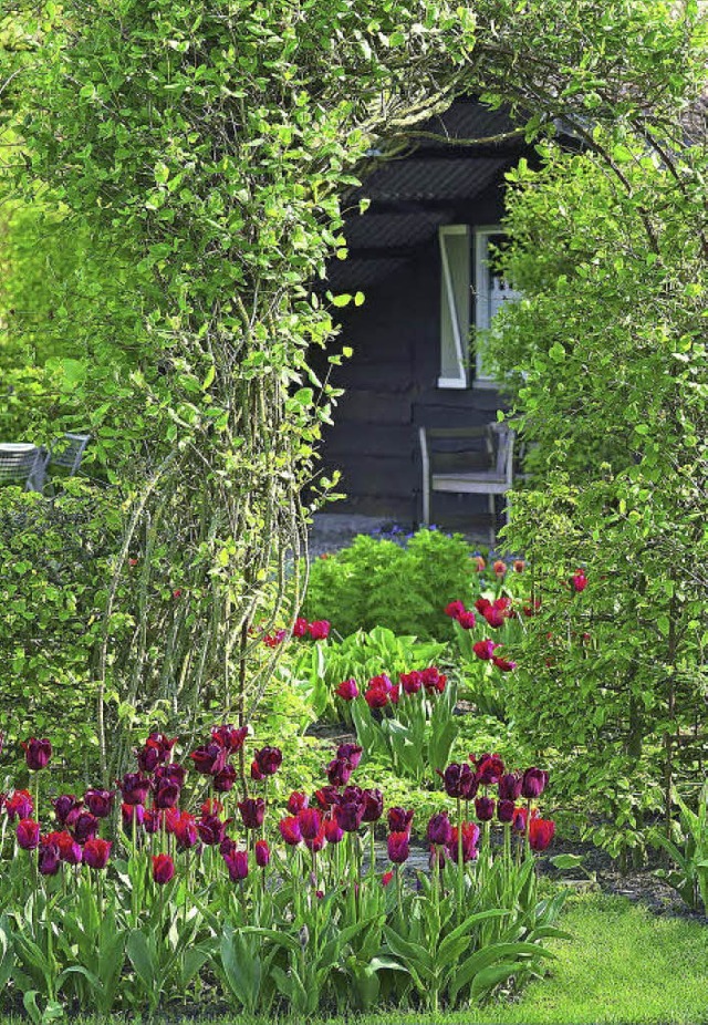 EinTorbogen zum Nachbargarten erweckt den Eindruck von Grorumigkeit.    | Foto: BGL