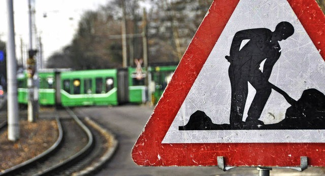 Basels Baustellen, hier bei der Tramsc...d das Lieblingsthema an der Fasnacht.   | Foto: Gramespacher