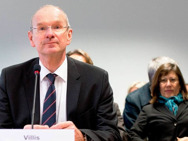 Hans-Peter  Villis vor Zuhrern im Untersuchungsausschuss   | Foto: dpa