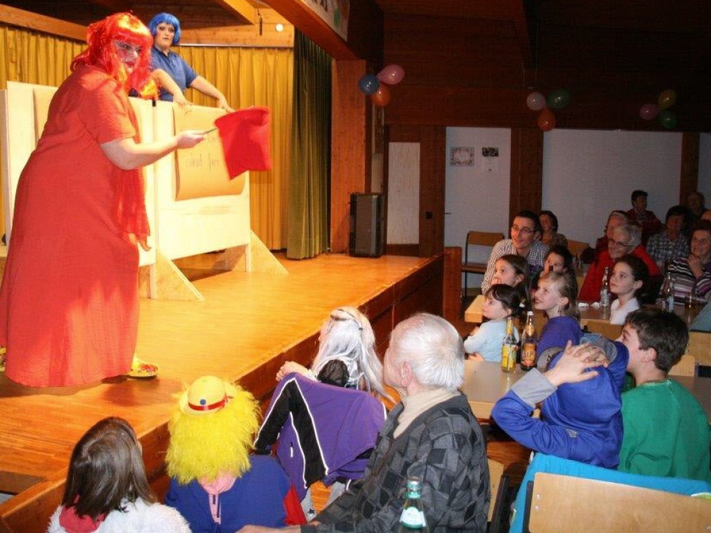 Bilder von der Frauenfasnacht in Grwihl