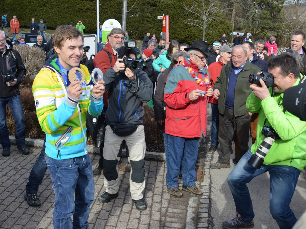 Der Hochschwarzwald begrt seinen Olympiahelden Fabian Riele. In St. Mrgen und Breitnau wurde der Sportler von Tausenden Menschen empfangen.