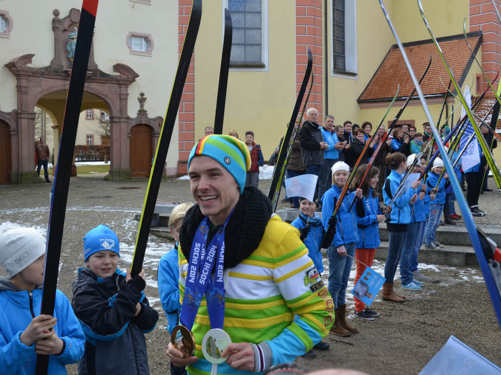Der Hochschwarzwald begrt seinen Olympiahelden Fabian Riele. In St. Mrgen und Breitnau wurde der Sportler von Tausenden Menschen empfangen.