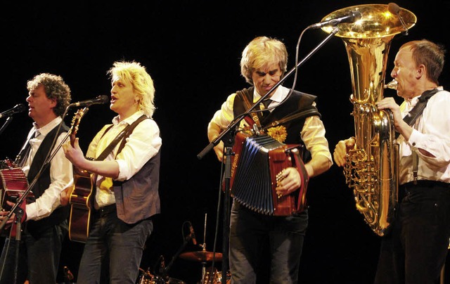 Brillante Musiker und brillante Snger: Herrn Stumpfes Zieh &amp; Zupf Kapelle   | Foto: Martina Meyer