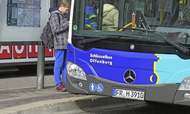 Alle Bushaltestellen in Offenburg werd...enden Jahren barrierefrei umgerstet.   | Foto: gertrude siefke